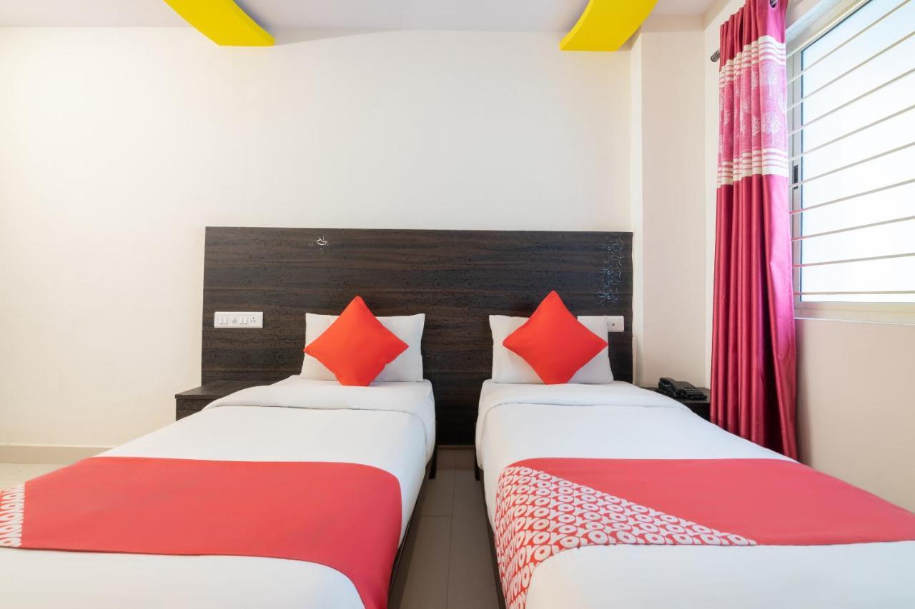 Oyo 13594 Mathrushree Residency Hotel Bangalore Bagian luar foto