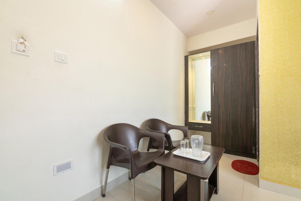 Oyo 13594 Mathrushree Residency Hotel Bangalore Bagian luar foto