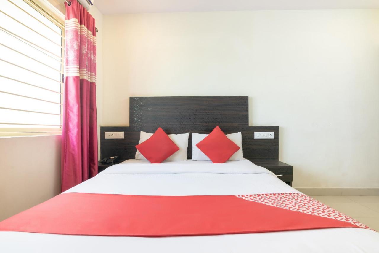 Oyo 13594 Mathrushree Residency Hotel Bangalore Bagian luar foto