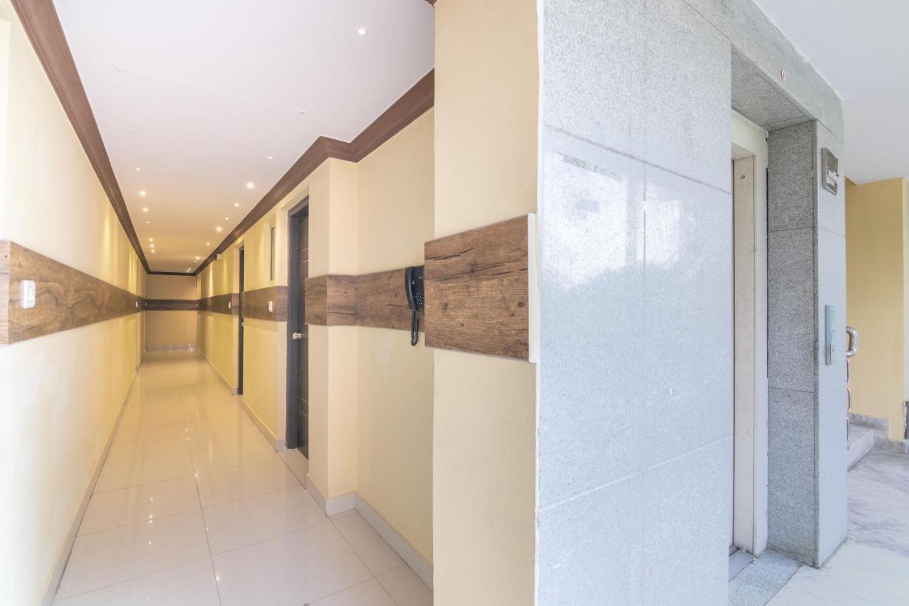 Oyo 13594 Mathrushree Residency Hotel Bangalore Bagian luar foto