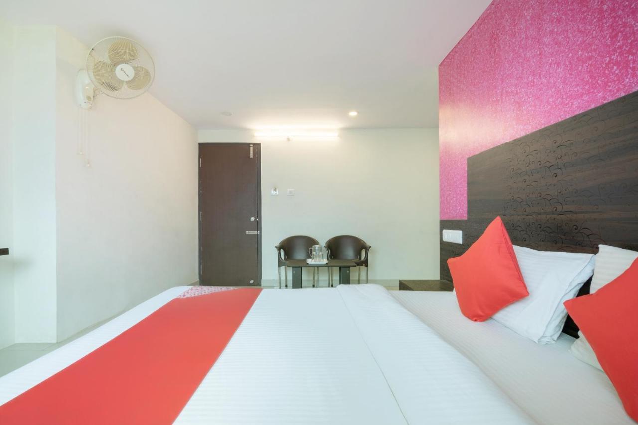 Oyo 13594 Mathrushree Residency Hotel Bangalore Bagian luar foto