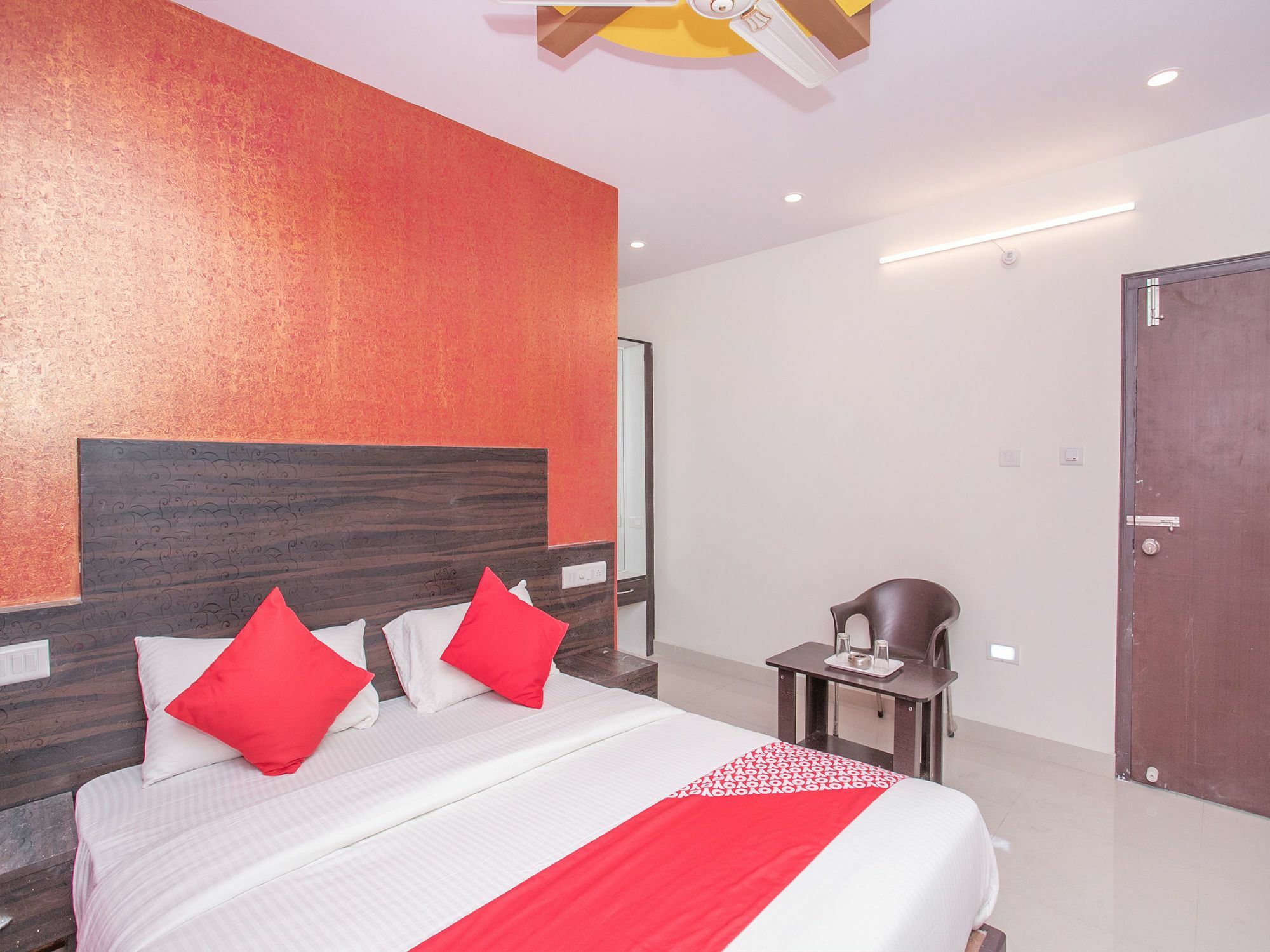 Oyo 13594 Mathrushree Residency Hotel Bangalore Bagian luar foto